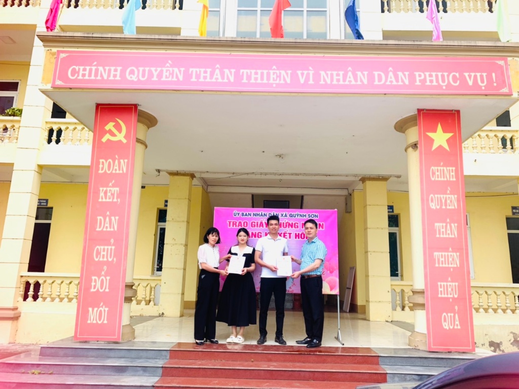 UBND xã Quỳnh Sơn tổ chức trao Giấy chứng nhận kết hôn cho công dân|https://quynhson.yendung.bacgiang.gov.vn/ja_JP/chi-tiet-tin-tuc/-/asset_publisher/M0UUAFstbTMq/content/ubnd-xa-quynh-son-to-chuc-trao-giay-chung-nhan-ket-hon-cho-cong-dan